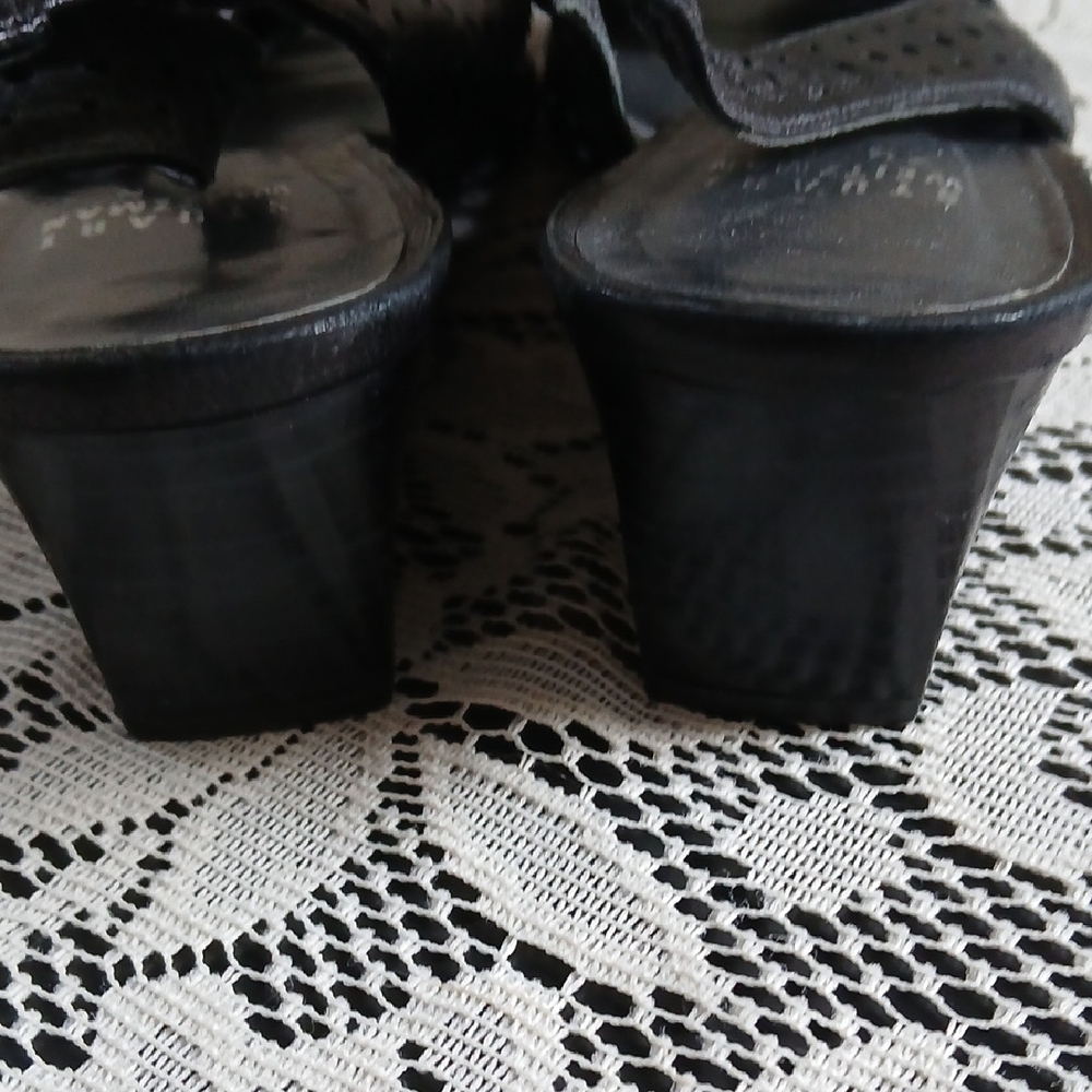 Stuart Weitzman Black Low Wedge Elegant Design - Picture 4 of 9